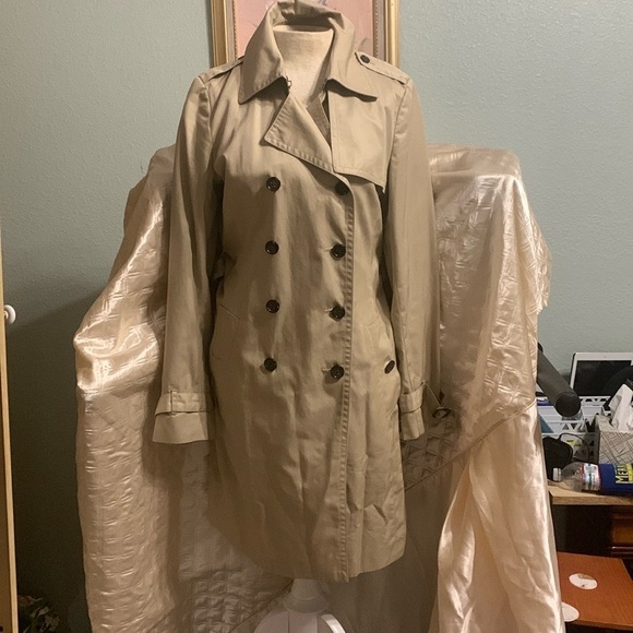 banana republic  gorgeous trenchcoat - Picture 2 of 12